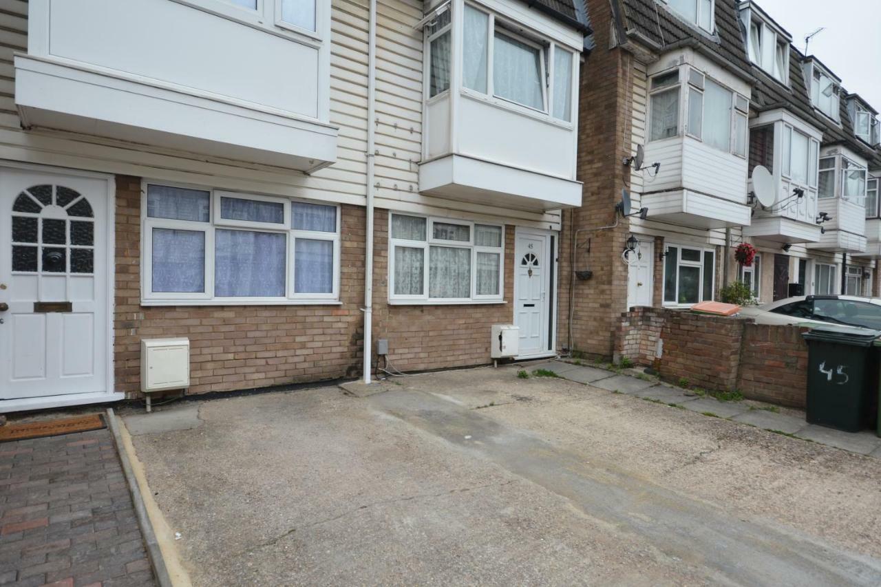 Four Bedroom Townhouse 12 Minutes Walk To Excel Exhibition Centre Londres Exterior foto
