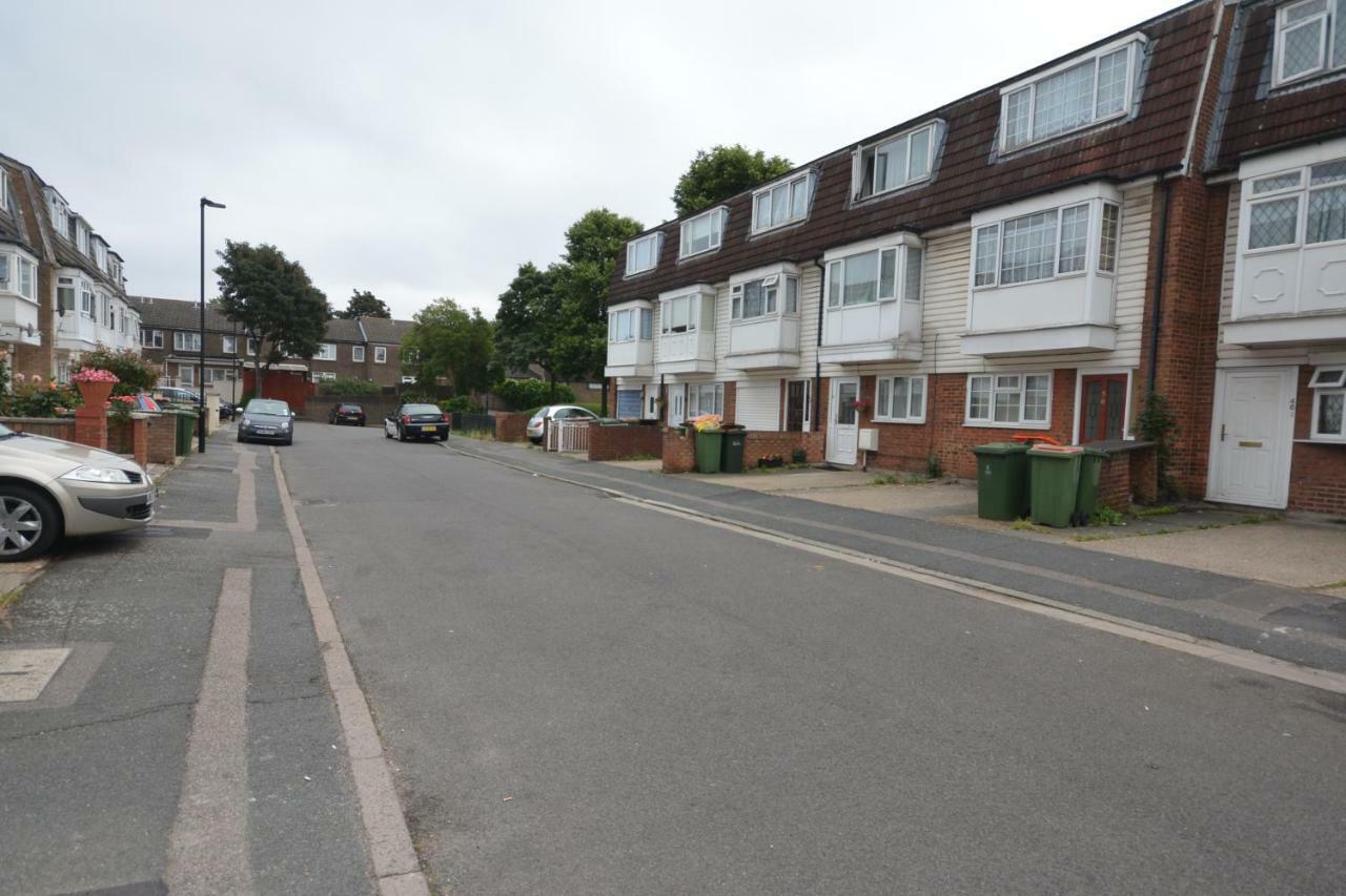 Four Bedroom Townhouse 12 Minutes Walk To Excel Exhibition Centre Londres Exterior foto