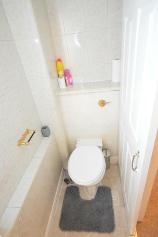 Four Bedroom Townhouse 12 Minutes Walk To Excel Exhibition Centre Londres Exterior foto