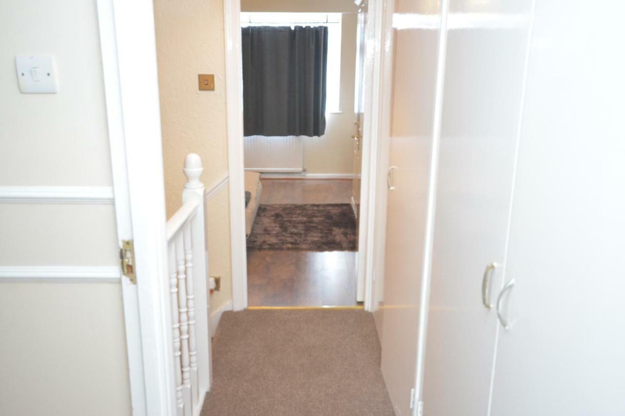 Four Bedroom Townhouse 12 Minutes Walk To Excel Exhibition Centre Londres Exterior foto