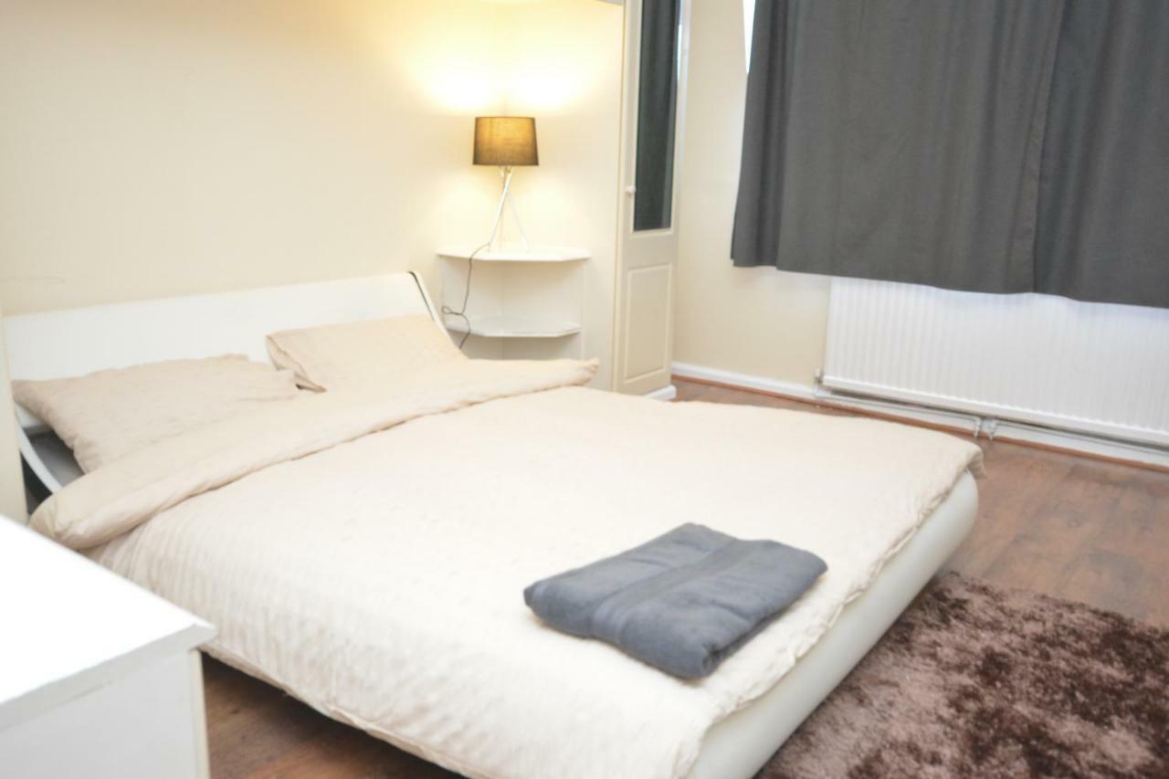 Four Bedroom Townhouse 12 Minutes Walk To Excel Exhibition Centre Londres Exterior foto