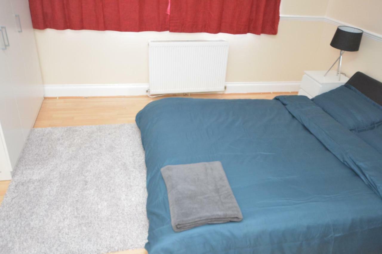 Four Bedroom Townhouse 12 Minutes Walk To Excel Exhibition Centre Londres Exterior foto