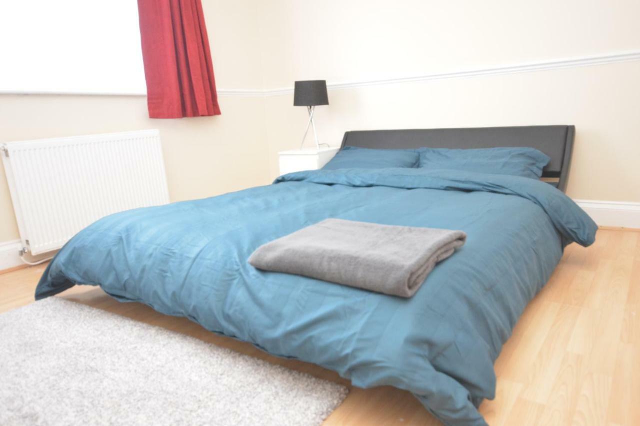 Four Bedroom Townhouse 12 Minutes Walk To Excel Exhibition Centre Londres Exterior foto