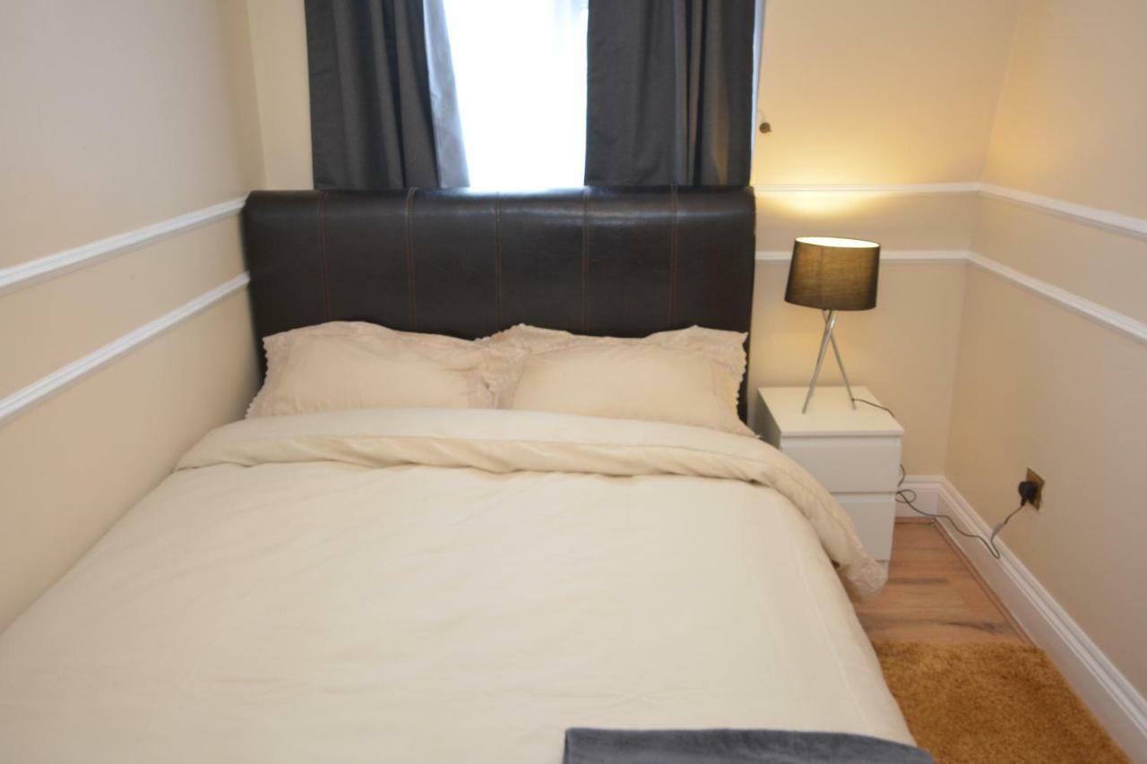 Four Bedroom Townhouse 12 Minutes Walk To Excel Exhibition Centre Londres Exterior foto
