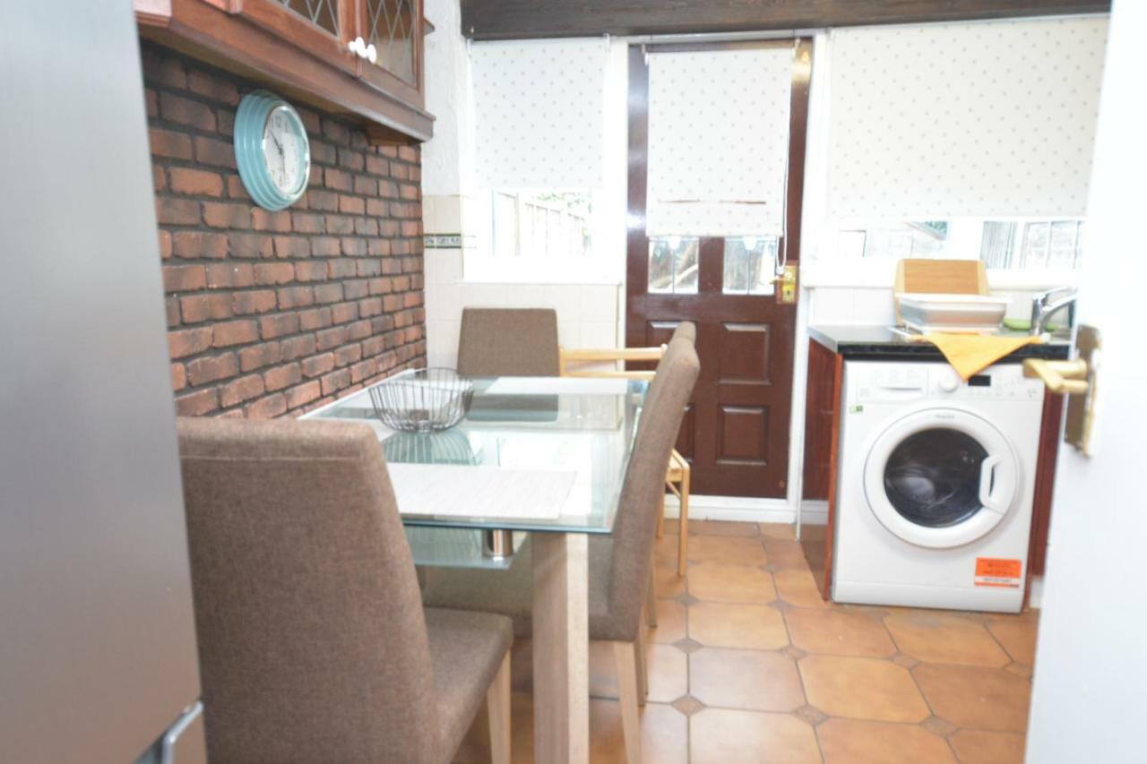 Four Bedroom Townhouse 12 Minutes Walk To Excel Exhibition Centre Londres Exterior foto