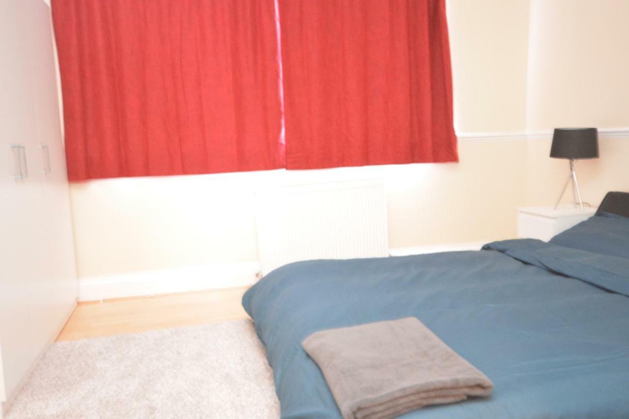 Four Bedroom Townhouse 12 Minutes Walk To Excel Exhibition Centre Londres Exterior foto