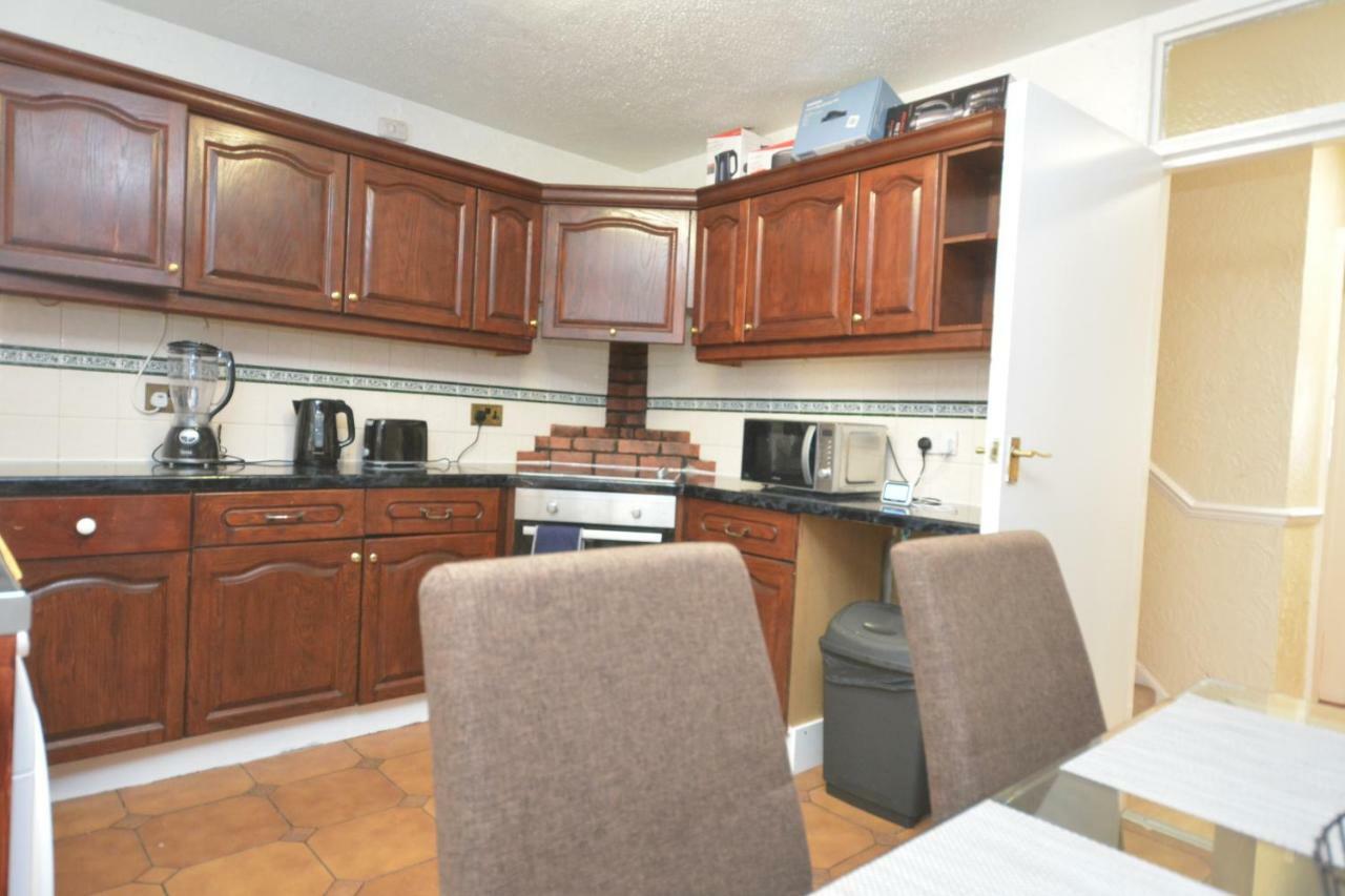 Four Bedroom Townhouse 12 Minutes Walk To Excel Exhibition Centre Londres Exterior foto