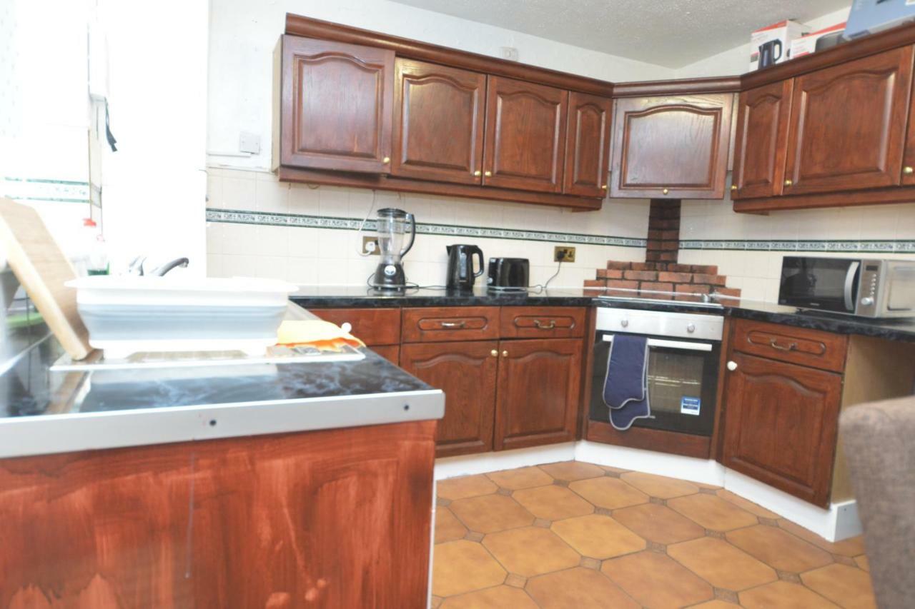 Four Bedroom Townhouse 12 Minutes Walk To Excel Exhibition Centre Londres Exterior foto